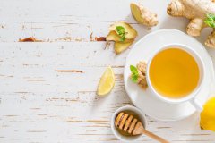 红茶和绿茶饮品图片