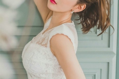 韩国红唇美女嫩模前凸后翘美图