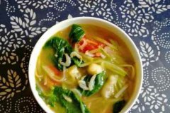 西红柿萝卜丝虾皮菠菜疙瘩汤的做法
